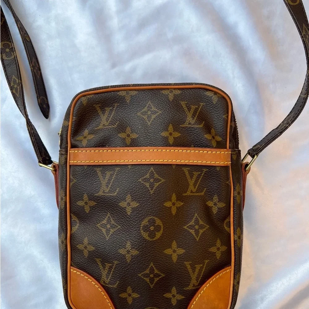 Louis Vuitton Danube Monogram Bag - Picture 3 of 13